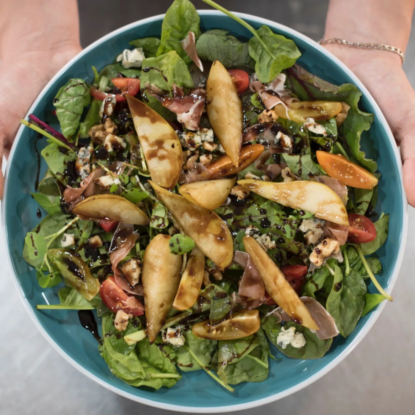 Detalle de plato artesanal